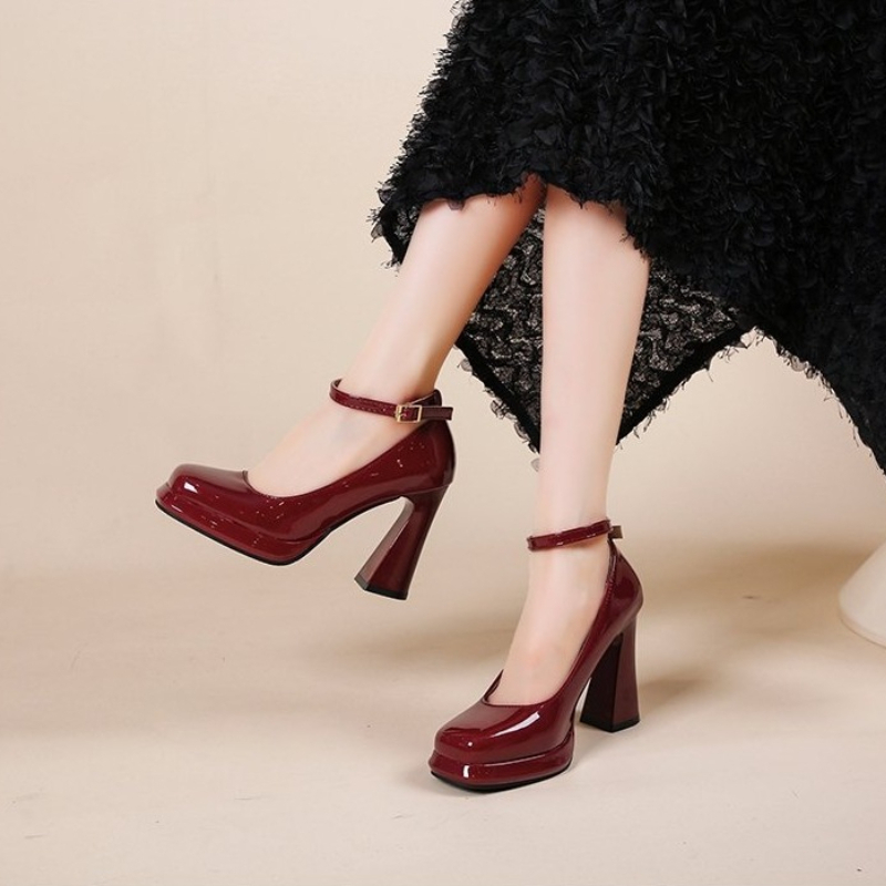 Leather Classic Strap - Chaussures à talons hauts élégantes. Chaussures