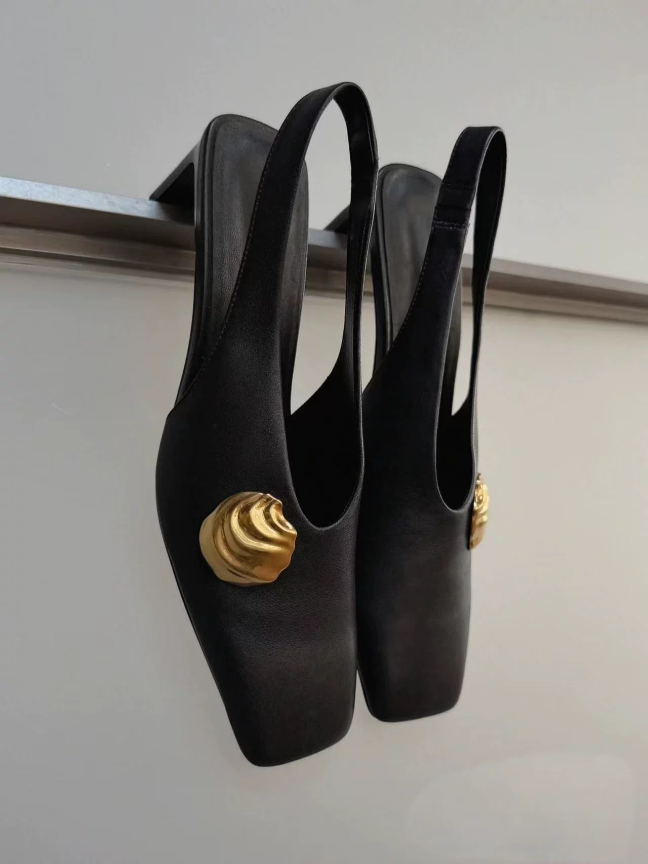 Escarpins noirs en cuir pour f - Leather Classic Strap avis et prix